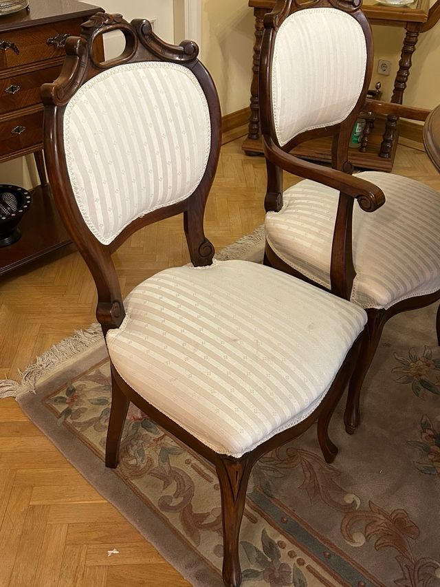 Mesa de comedor de nogal