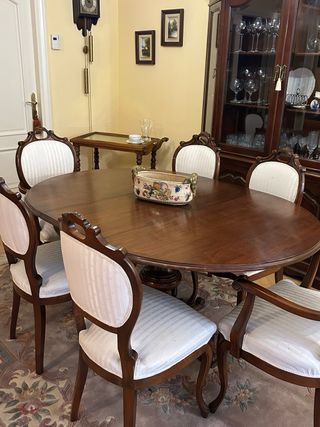 Mesa de comedor de nogal