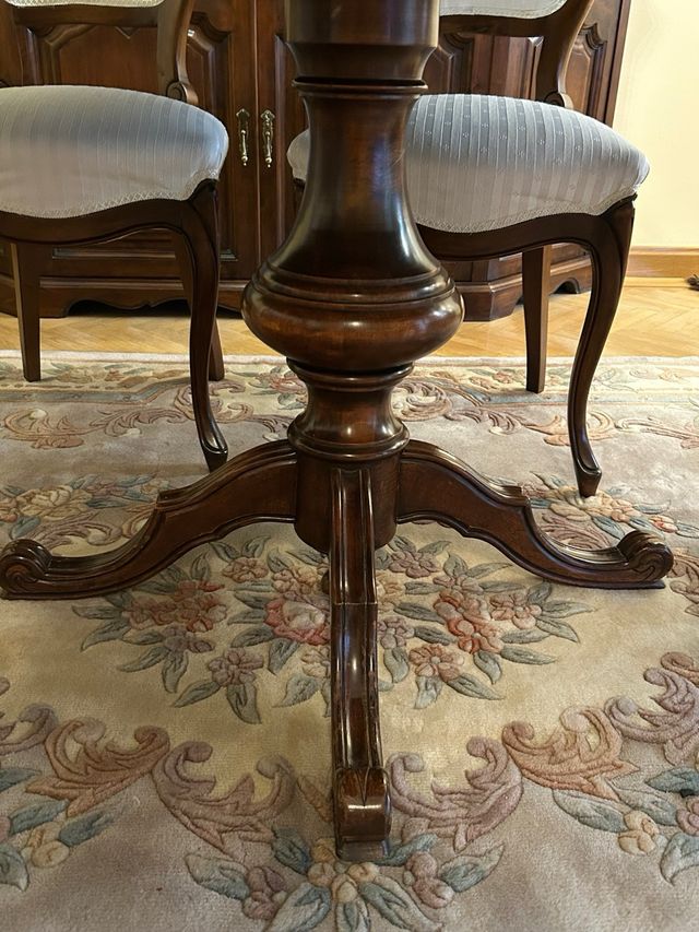 Mesa de comedor de nogal