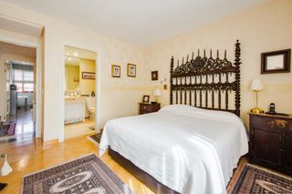 Mesa de comedor de nogal