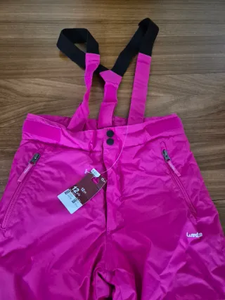 Conjunto esquí niña: pantalón, casco y guantes