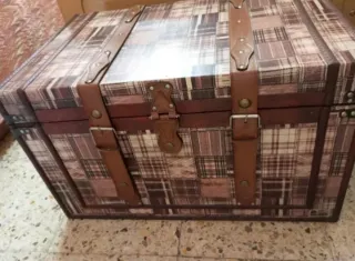 Baúl de madera con detalles en cuero