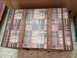 Baúl de madera con detalles en cuero