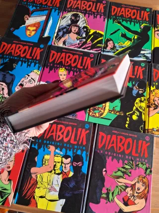 13 volumi Diabolik Le origini del mito