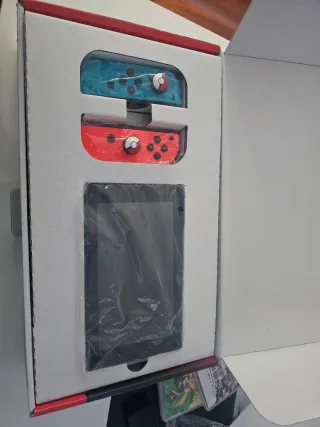 Nintendo Switch Azul/Rojo. Leer descripción.