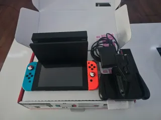Nintendo Switch Azul/Rojo. Leer descripción.
