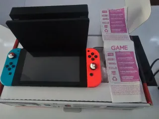 Nintendo Switch Azul/Rojo. Leer descripción.