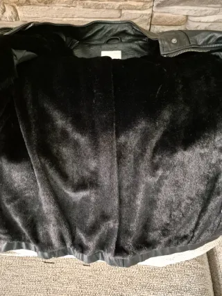 Chaqueta negra efecto piel Talla L