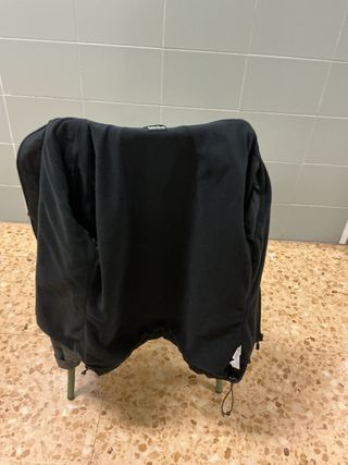 Chaqueta deportiva hombre negra impermeable