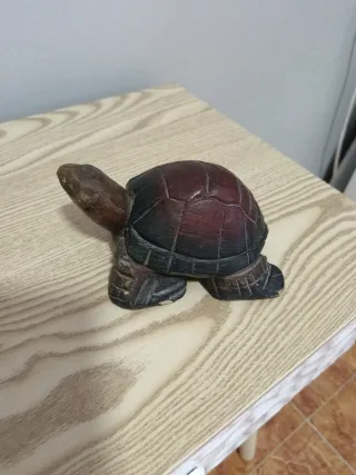 Figura tortuga madera tallada
