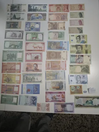 Álbum 170 billetes del mundo