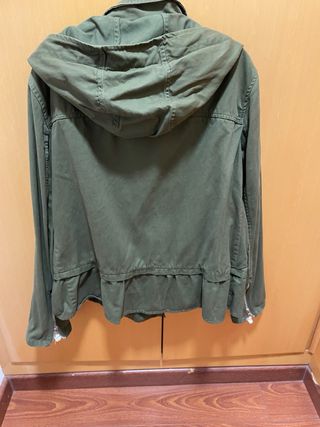 Chaqueta Zara Verde Militar con Capucha