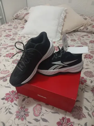 Zapatillas Reebok Negras y Blancas Nuevas 2 pares