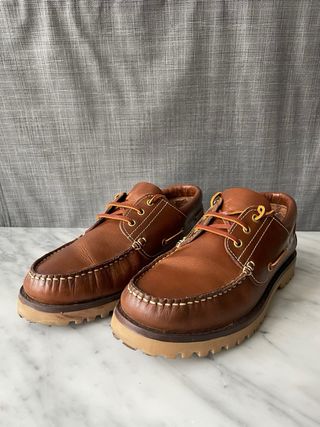 Mocasines náuticos de piel marrón