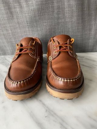 Mocasines náuticos de piel marrón