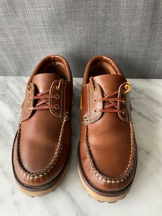 Mocasines náuticos de piel marrón