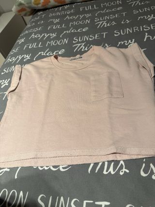 Camiseta Bershka corta rosa claro talla S