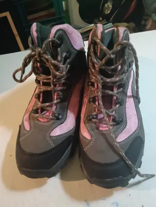 Botas de montaña rosas y grises T40
