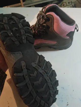 Botas de montaña rosas y grises T40