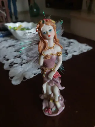 Fatina decorativa con ali