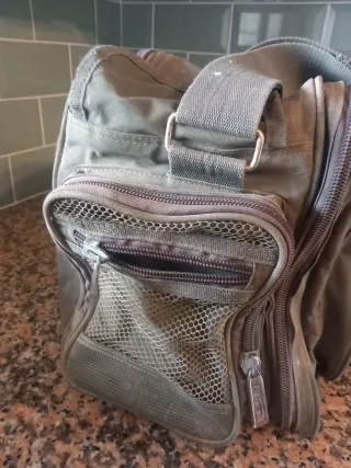 Bolsa de pesca SPRO con múltiples bolsillos