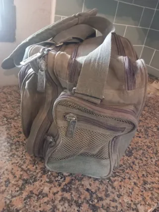 Bolsa de pesca SPRO con múltiples bolsillos