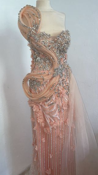 Vestido pedrería boda gitana rosa y plata