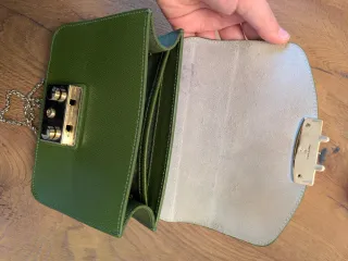 Borsetta Furla verde con dettagli oro