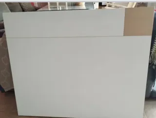 Cabecero de cama beige y blanco