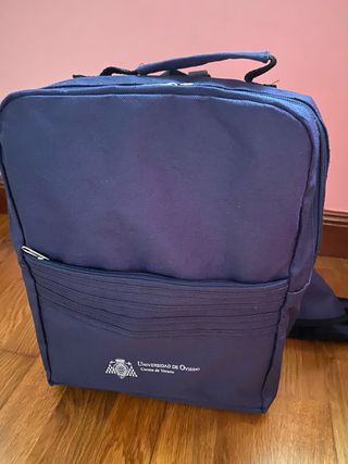 Lote escolar: mochila, carpetas y bolígrafos