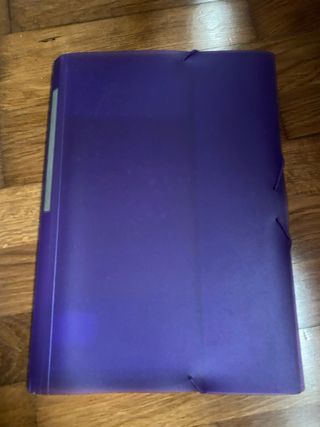 Lote escolar: mochila, carpetas y bolígrafos