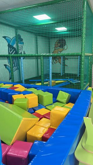 Parque de bolas para fiestas infantiles