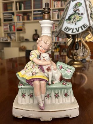 Lampada porcellana bambina con cane