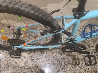 Bicicleta infantil Rockrider: timbre, pata...