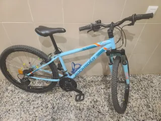 Bicicleta infantil Rockrider: timbre, pata...