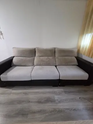 Sofá 3 plazas beige. Esta en buen estado
