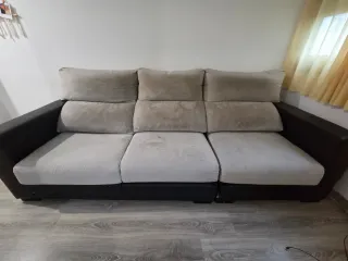 Sofá 3 plazas beige. Esta en buen estado