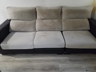 Sofá 3 plazas beige. Esta en buen estado