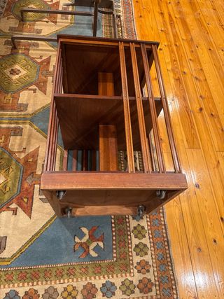 Estantería pequeña de madera