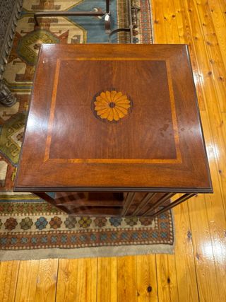 Estantería pequeña de madera