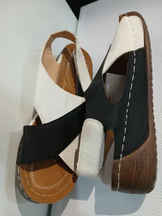 Sandalias Mujer Blancas y Negras
