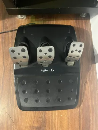 Volante Logitech G920 con Pedales