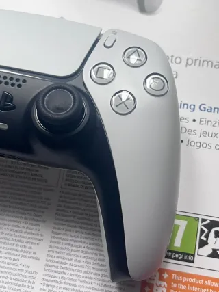 Mando DualSense y juego