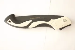 Sierra de mano plegable.