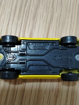 Hot Wheels Dodge Charger SRT8 Giallo