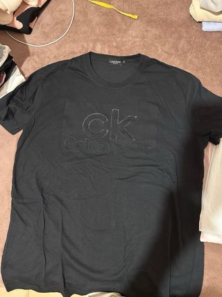 Camiseta Calvin Klein  Tallan mas pequeña