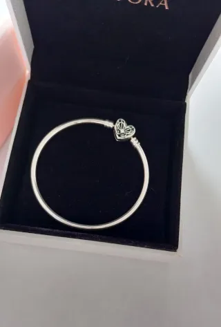 Pulsera rígida Pandora Talla 17.
