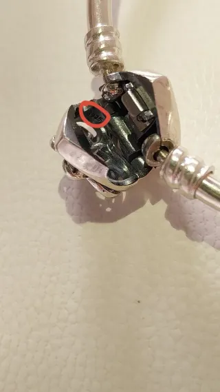 Pulsera rígida Pandora Talla 17.