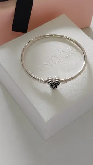 Pulsera rígida Pandora Talla 17.