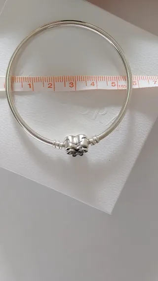 Pulsera rígida Pandora Talla 17.
